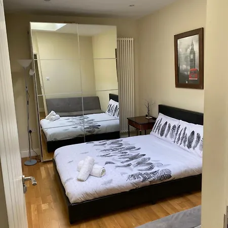 Spacious 3-Bed Apartment In Central London